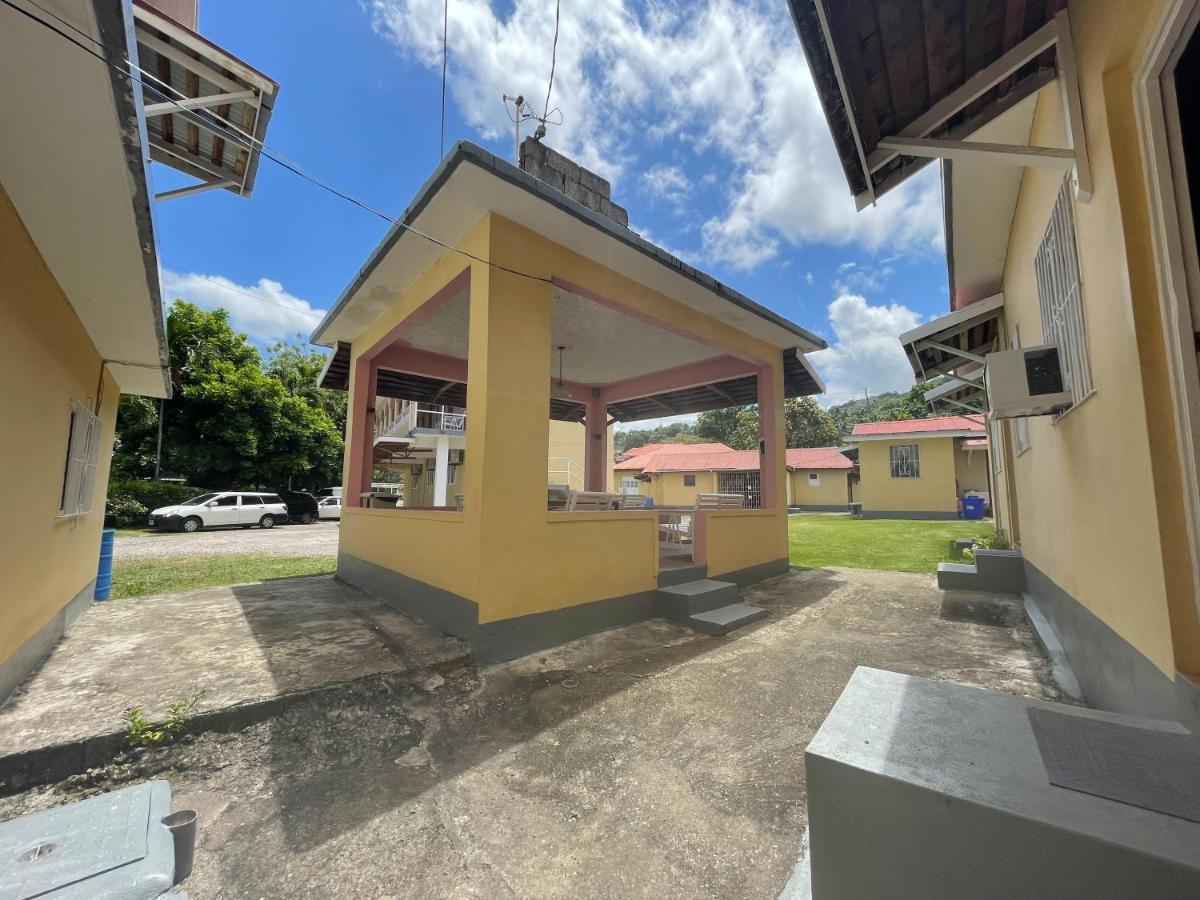Little Shaw Park Guest House Ocho Rios Exterior photo