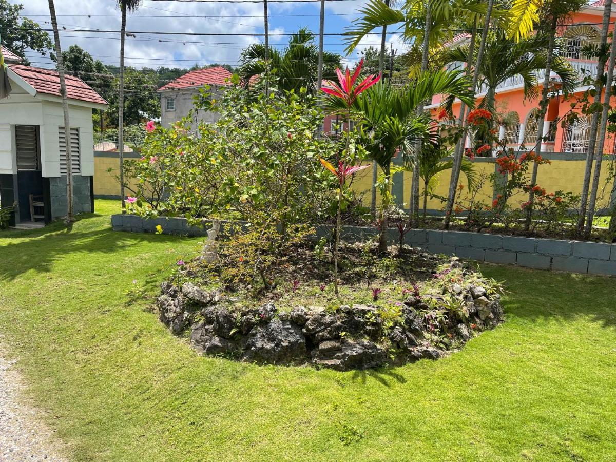 Little Shaw Park Guest House Ocho Rios Exterior photo