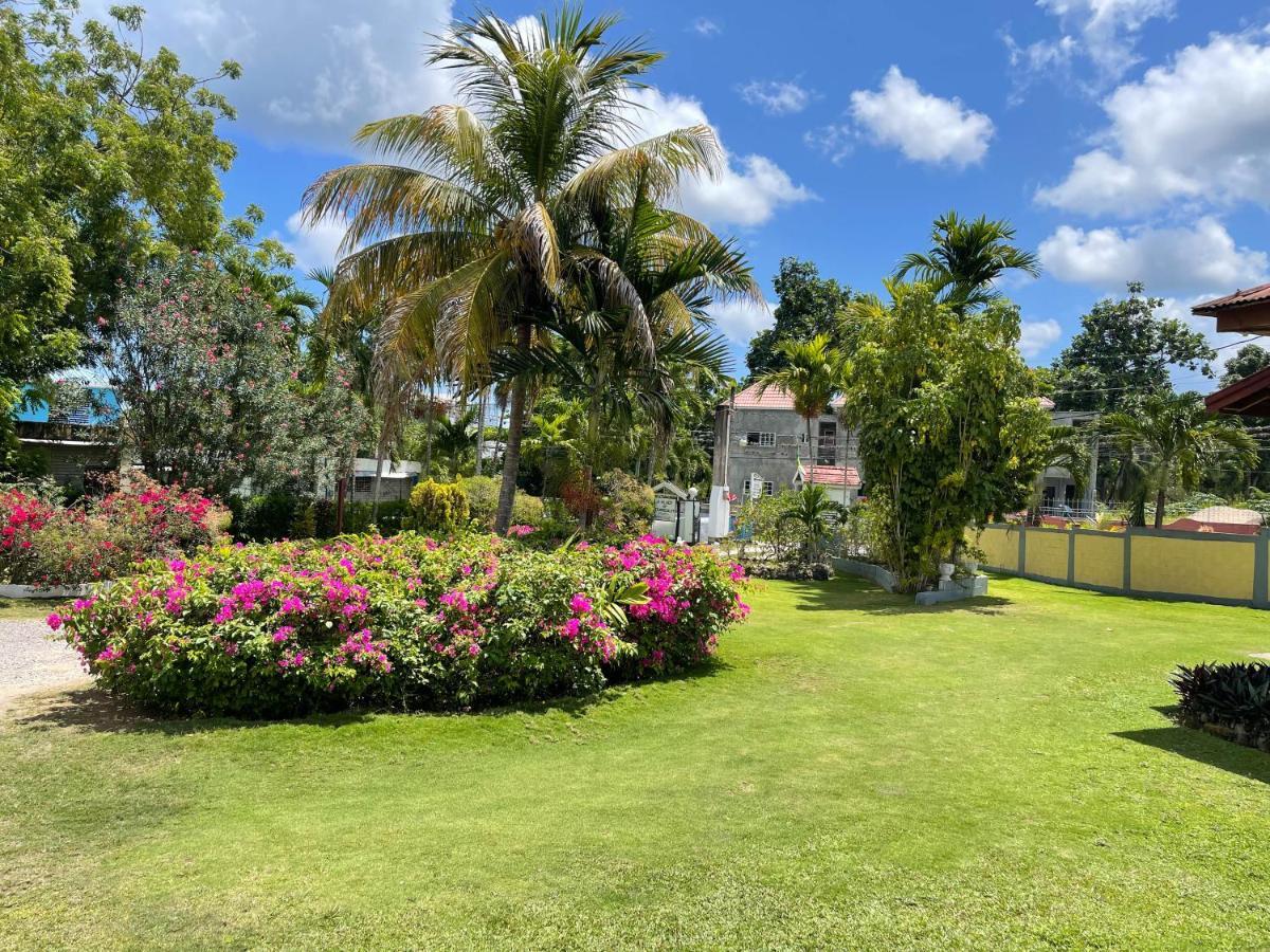 Little Shaw Park Guest House Ocho Rios Exterior photo
